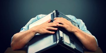 O mundo está mais triste? Existe relação entre Facebook e depressão?