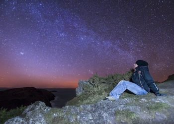 Curte olhar para o céu? Isso pode fazer de você uma pessoa melhor