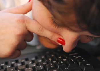 10 sintomas de que você pode ser um viciado digital